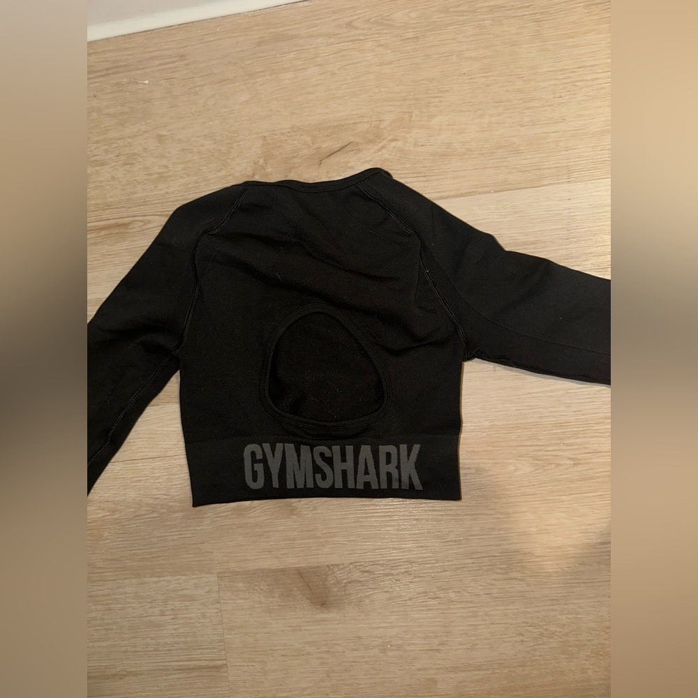 Gym shark crop top
